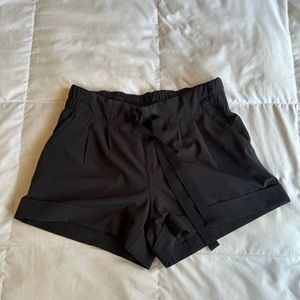 Lululemon Spring Break Away Shorts Size 4
